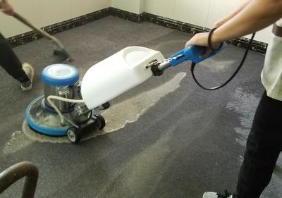 東莞清潔公司解讀 工廠日常清潔與保潔中，刷地機(jī)是不可或缺的利器